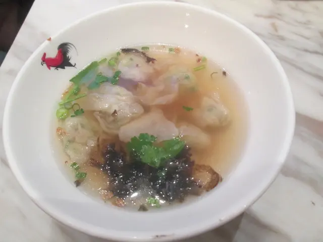 湯身清晰，不油不鹹