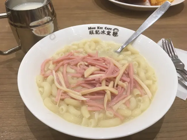 鮮忌廉雞湯鮑魚火腿絲通粉