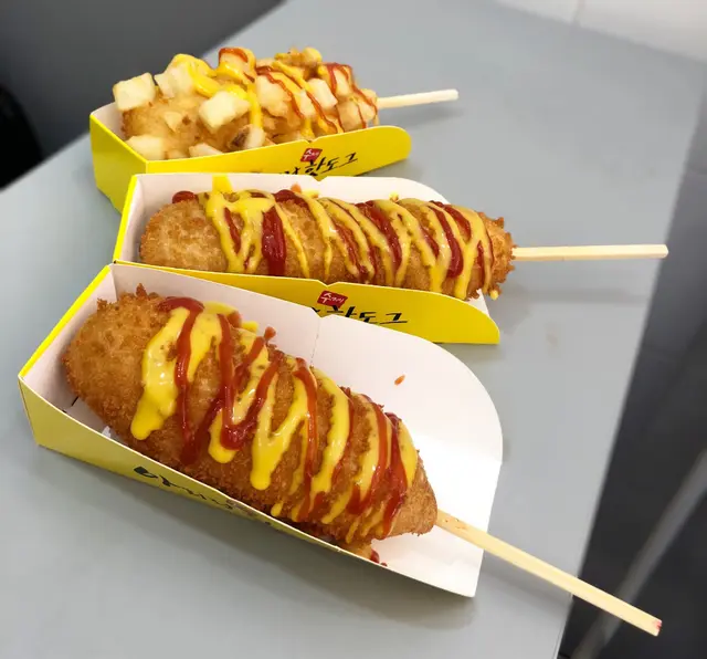 雙重芝士拉絲, 芝薯拉絲各$34, 阿里郎熱狗棒$28