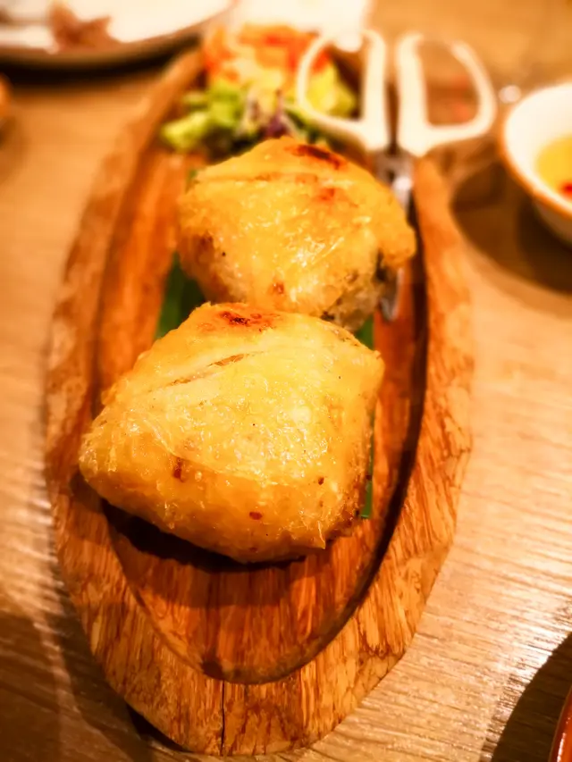 鮮蟹肉香葉肉碎米纸球