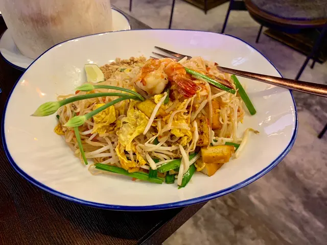 泰式鮮蝦炒金邊粉