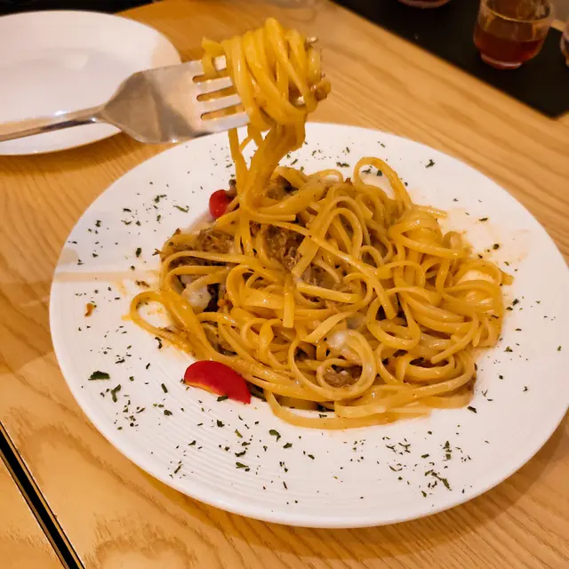 48小時慢煮煙燻手撕豬溫泉蛋扁意粉