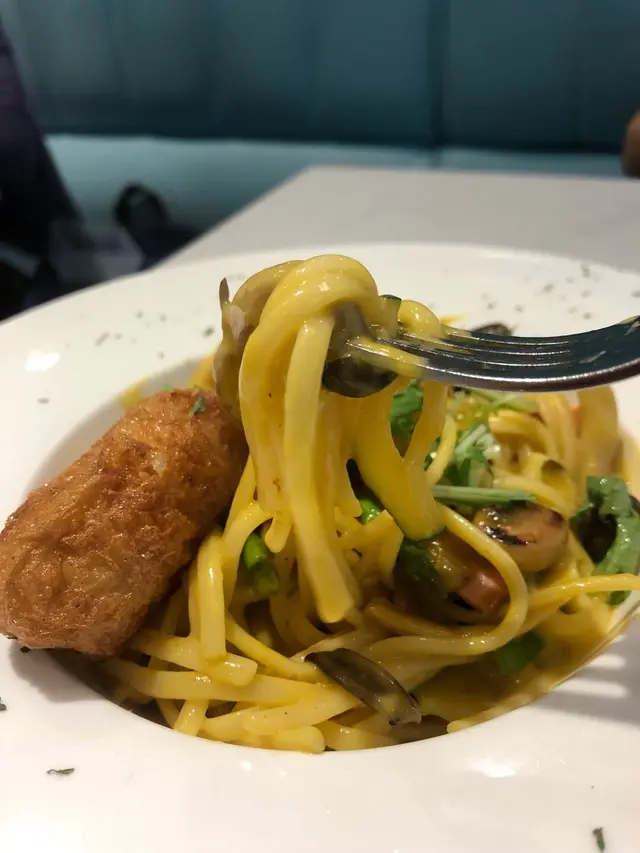 田園南瓜野菌忌廉燴肩意粉配香脆腐皮卷