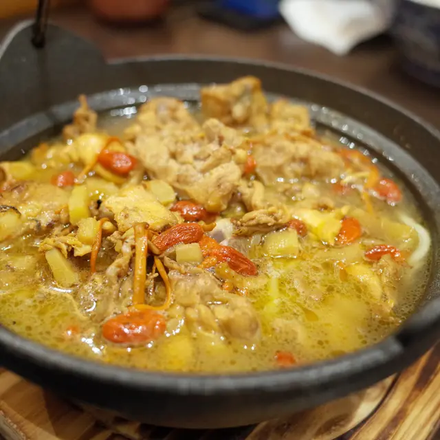 蟲草花胡椒豬肚雞煲仔麵