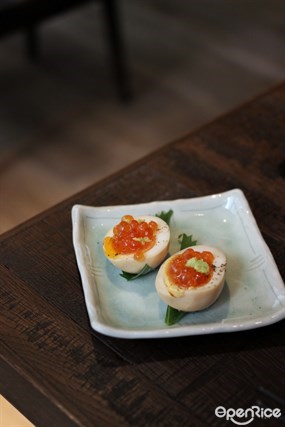 Soft-boiled Eggs with Salmon Roe Topping - 中環的魚治