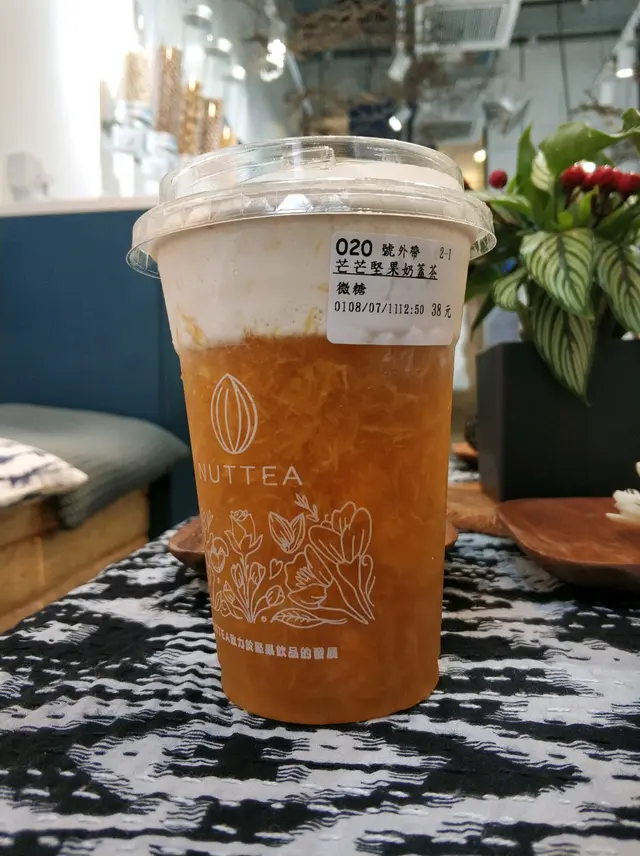 各種味道都好夾，奶蓋似金莎，用堅果奶打成，芒果肉多，茶底濃