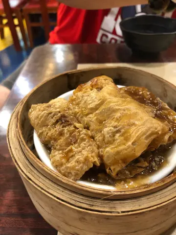 Bean curd skin with vegetarian filling