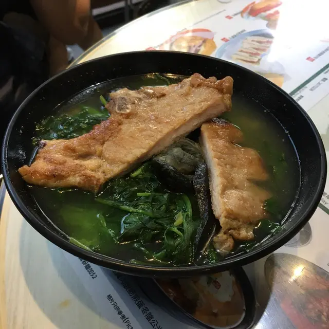 香煎豬扒皮蛋芫茜通粉