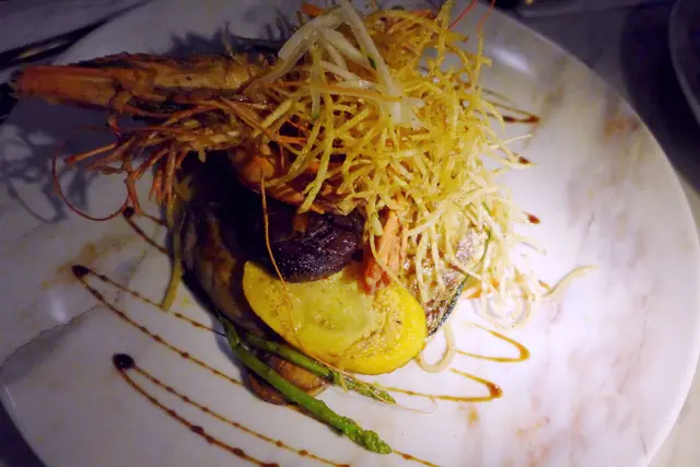 香煎大蝦配辣椒蒜香意粉