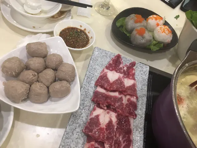 手打牛丸、墨魚滑、蝦滑