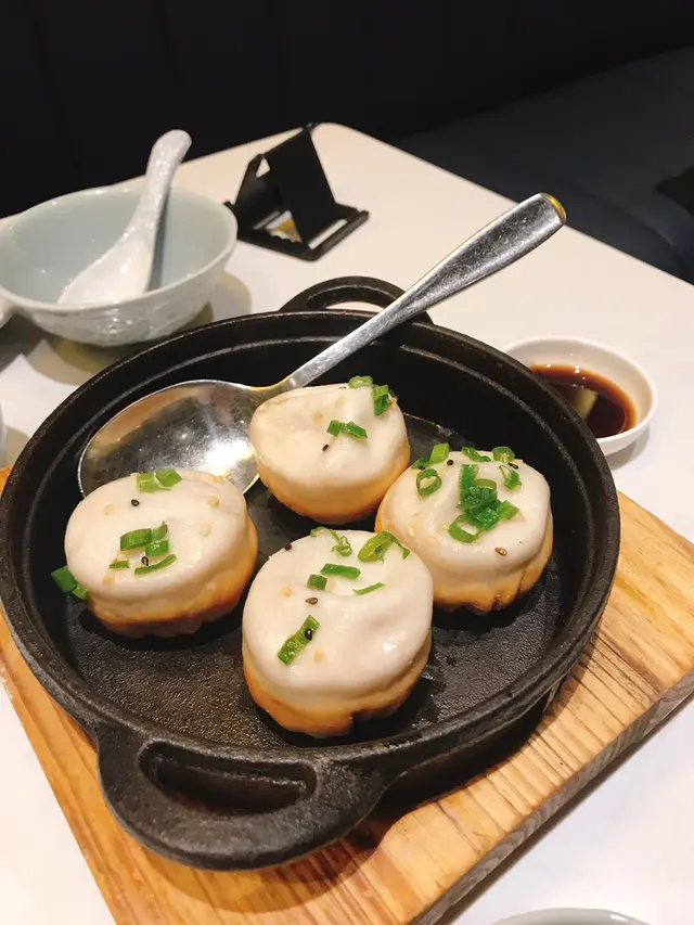 羅春閣爆汁生煎包