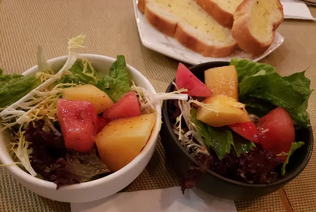 Set  Dinner包括沙律餐湯，湯飲，沙律新鮮清爽！開胃感覺！