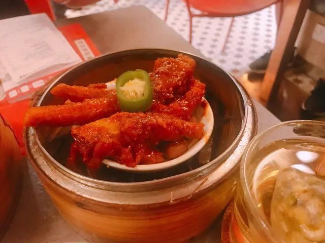 味道很入味  但是量有點少一共四隻雞腳  但是很加分的一點是剪了腳趾甲👏🏻