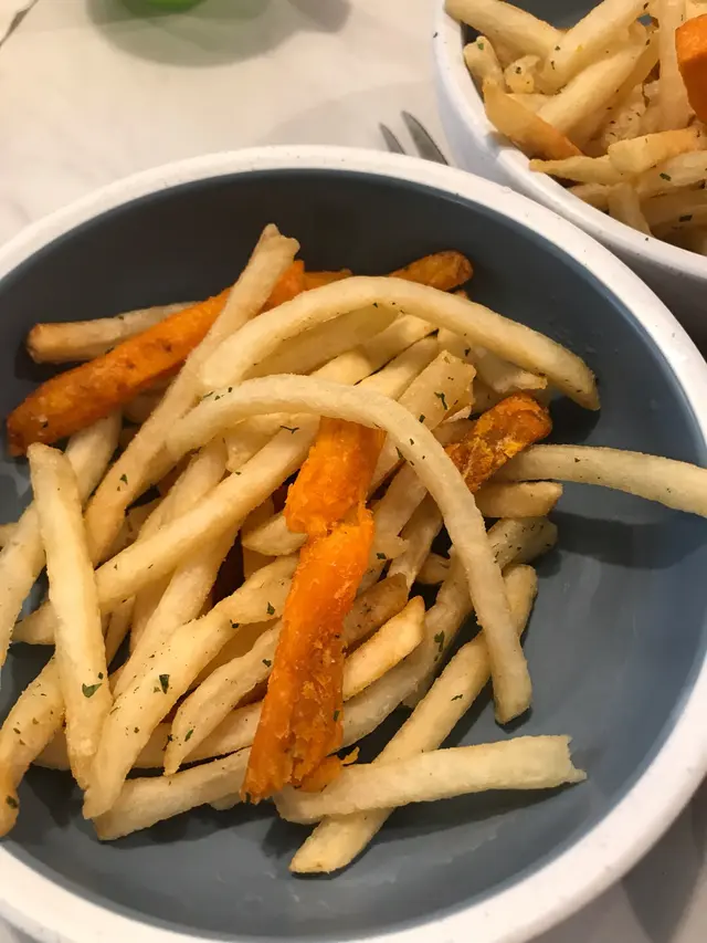 加  $20有湯，沙律，任添薯條