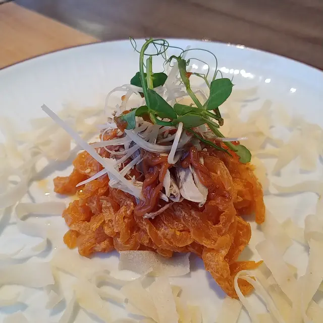 手撕法國鵪鶉伴海膽汁海蜇