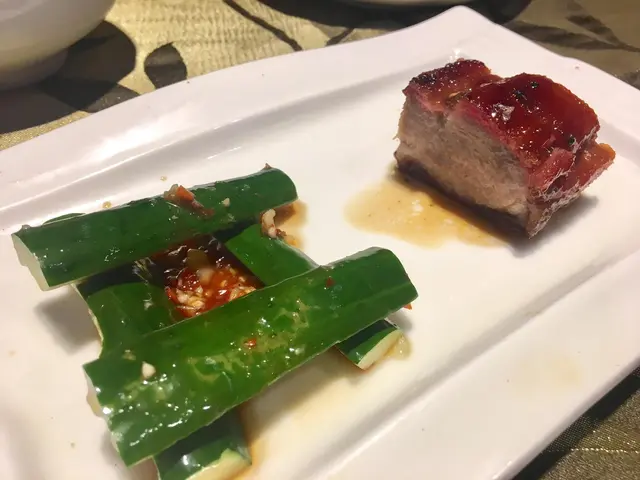 蜜餞黑毛豬叉燒, 陳醋青瓜