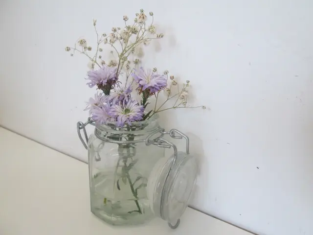 每枱擺放一樽小花，好優雅
