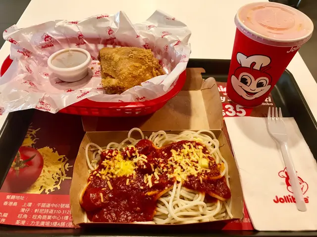 肉醬意粉配1件樂脆雞