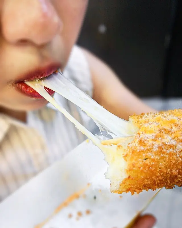 水牛芝士拉絲熱狗棒 