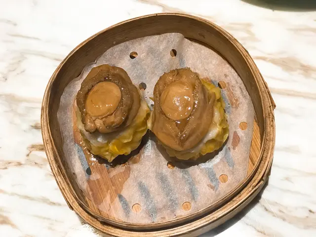 原隻鮑魚燒賣皇