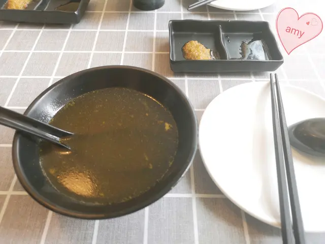 除雞外,加入老薑,特級黄油,元肉及杞子煮成,飲完後即時暖身👍👍👍