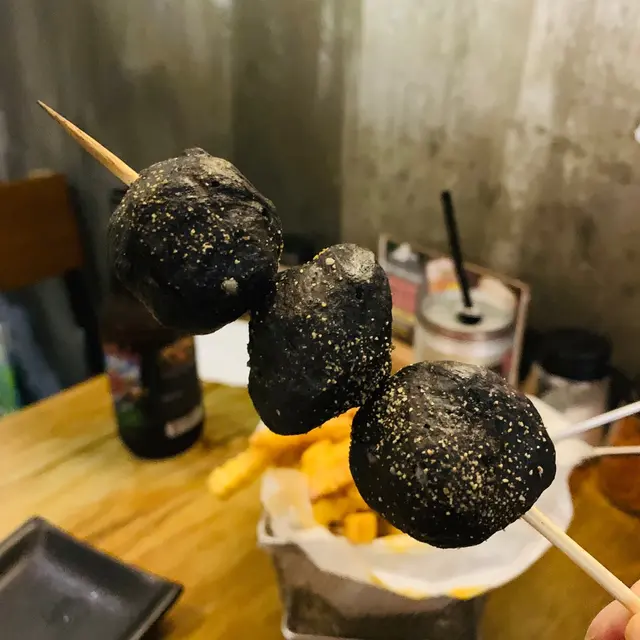 燒墨汁墨魚丸