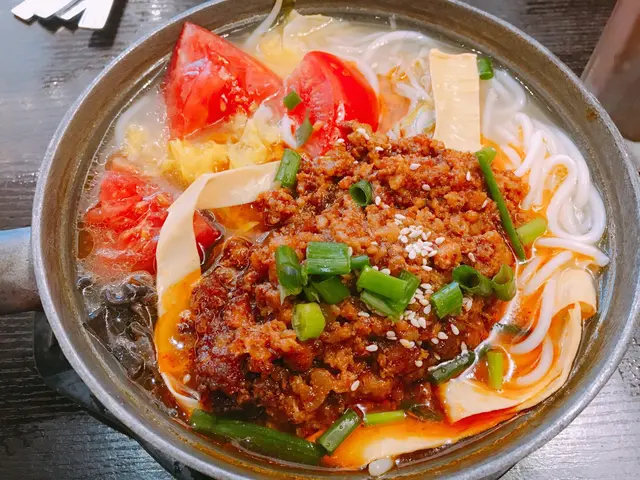 滇池什錦砂鍋米線