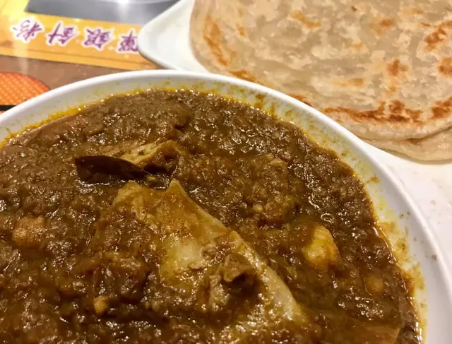 咖哩崩沙腩大辣配油酥餅