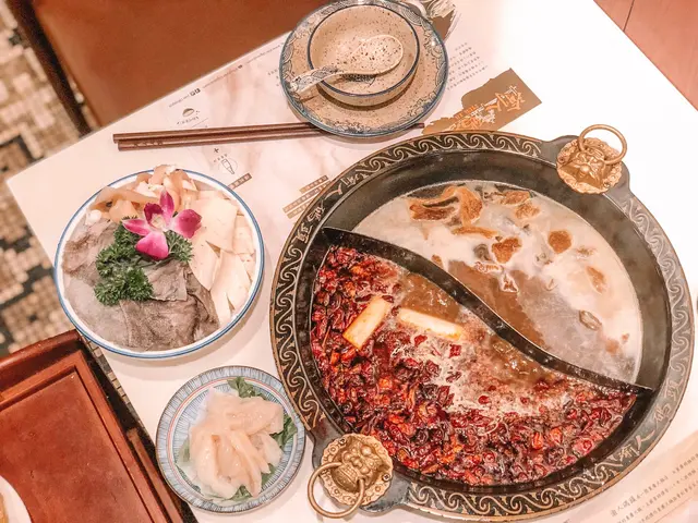 重慶麻辣大紅鍋+松茸鍋