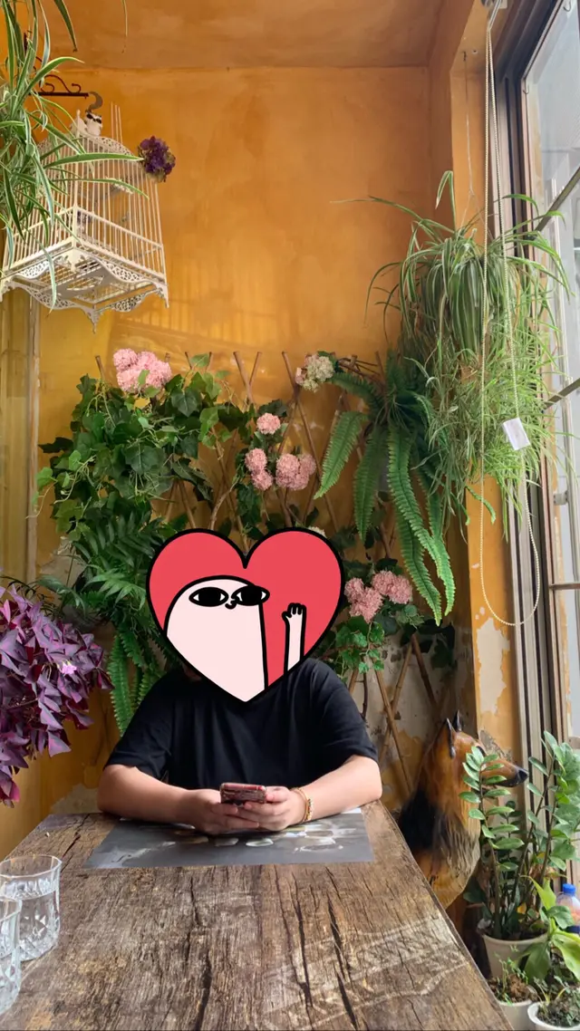 Cafe有個小角落有花花佈景