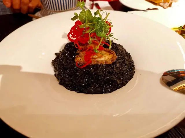 燒日本鮑魚配墨魚汁燴意大利飯