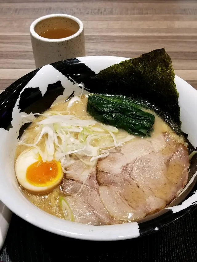 白武骨叉燒拉麵