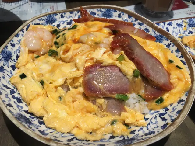 特濃牛乳炒滑蛋叉燒蝦仁雙拼飯