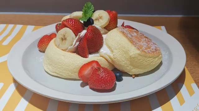 士多啤梨藍莓香蕉班戟