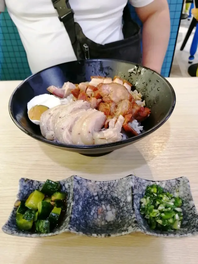 脆皮燒腩仔四寶飯