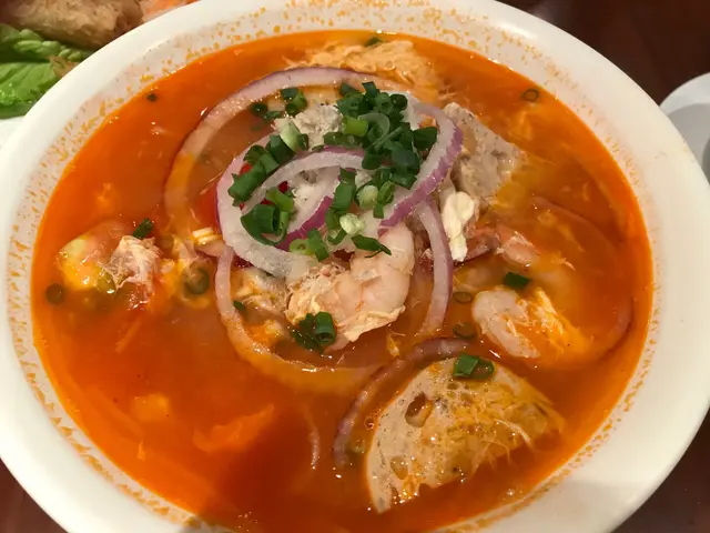 鮮蝦蕃茄札肉湯檬粉