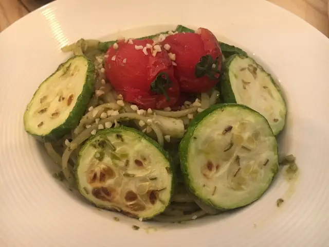 碎果仁青醬扁意粉伴烤雜菜