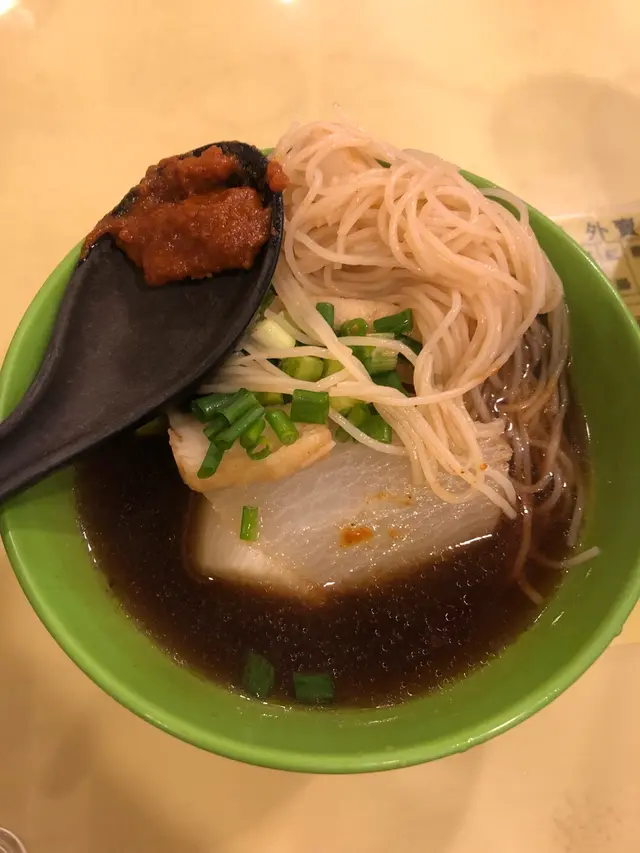 另一款都是蘿蔔和魚片，魚片正常味道，蘿蔔呢度最正