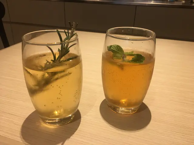 白葡萄接骨木花及桃子