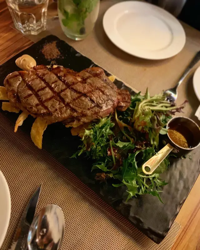 炭燒美國黑級和牛西冷10安士配燒肉汁