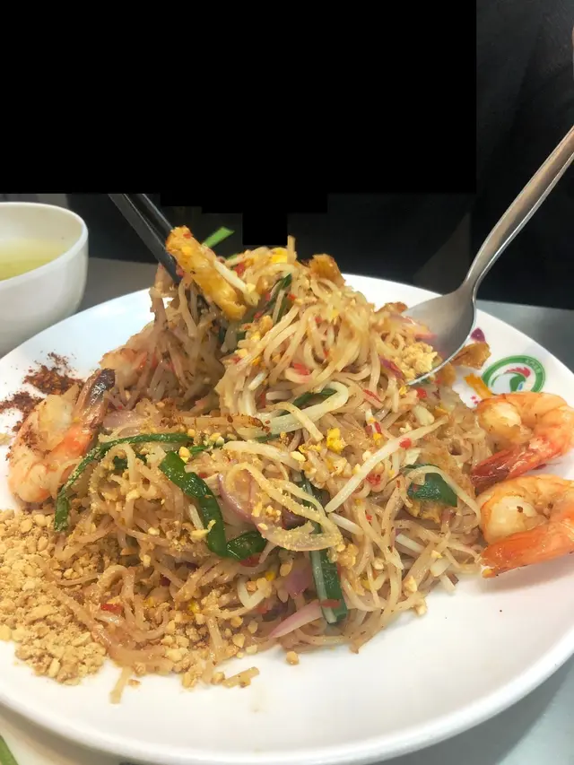 鳳尾蝦炒金邊粉