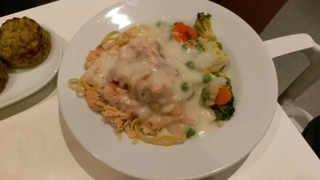 香草三文魚扁意粉