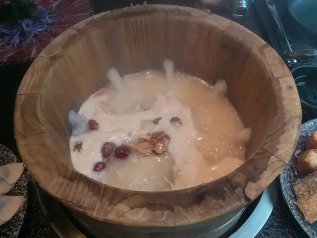 花膠螺頭藥膳雞鍋