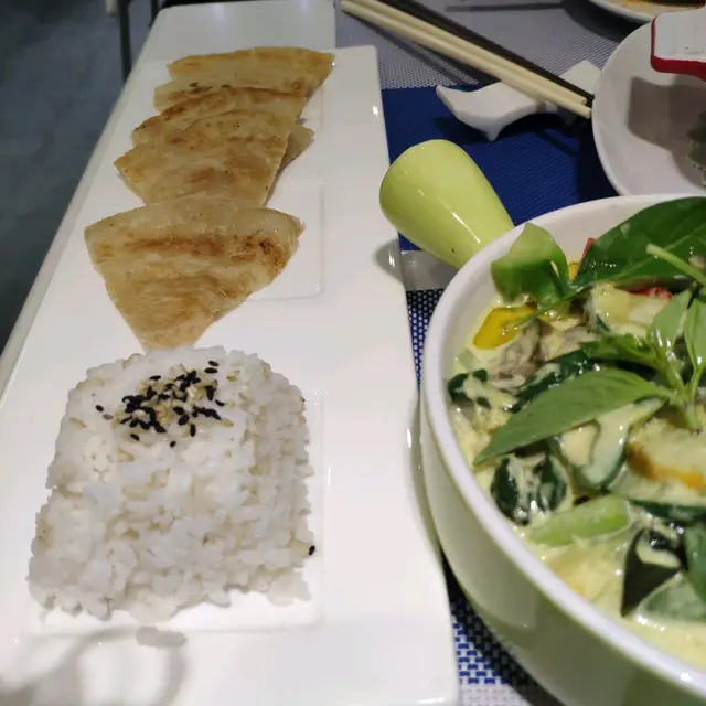 印度薄餅加珍珠糙米飯