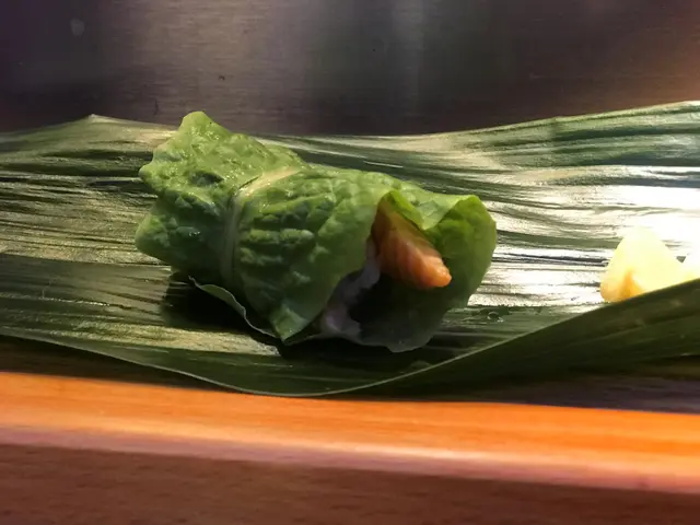 火炙三文魚生菜卷