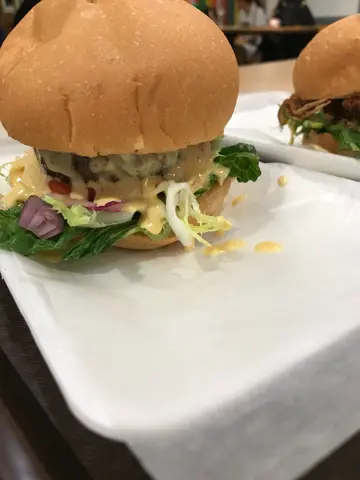 经典牛肉芝士堡