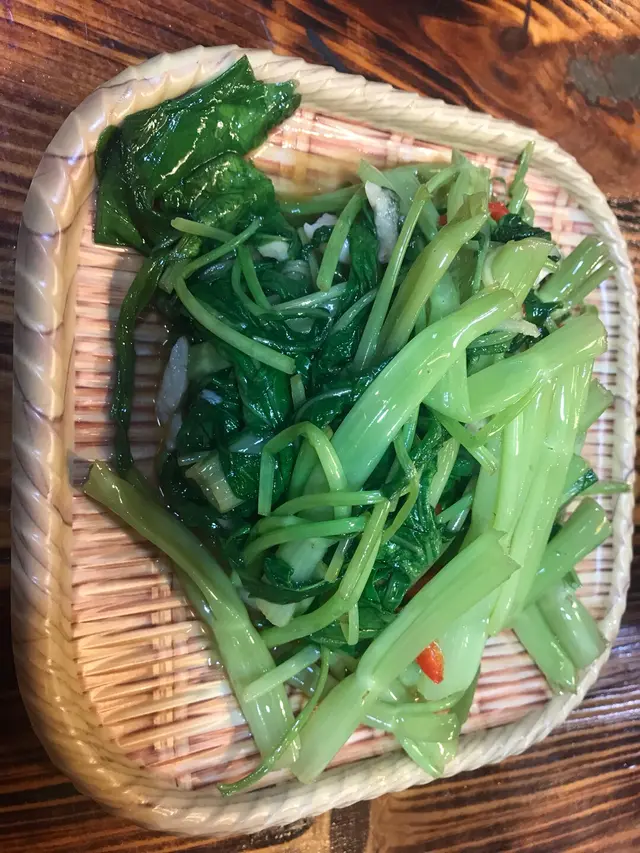 蒜蓉椒絲炒通菜