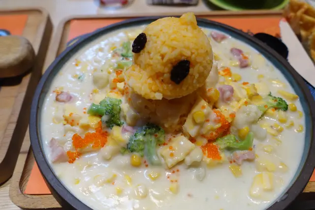 還加入西蘭花及蟹籽，口感更多元化