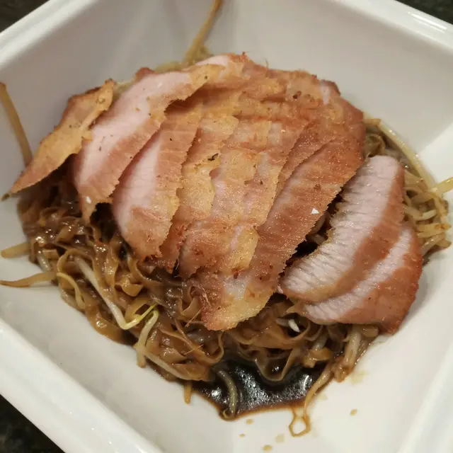 燒豬頸肉黑豉油乾撈粗麵