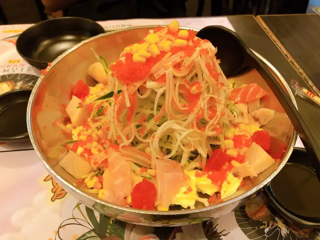 （重量級）魚生碎蟹籽沙律